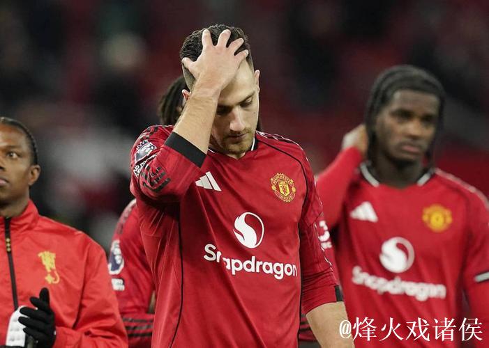 曼联气炸?被英超盲哨坑惨!对手4次疑似手球未判,锁喉仅吃黄牌 曼联气炸?被英超盲哨坑惨!对手4次疑似手球未判,锁喉仅吃黄牌